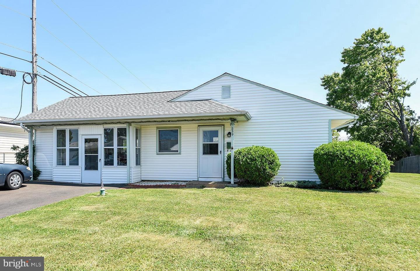 239 Tewksbury Rd Property Photo 1
