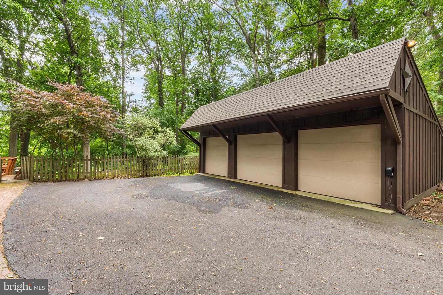 5839 Private Rd Property Photo 4