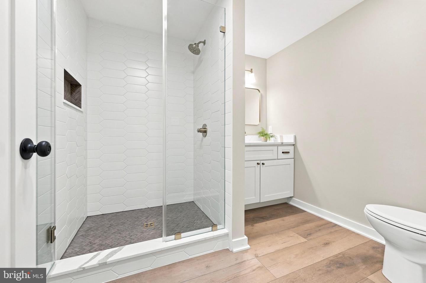 1095 Washington Ave Property Photo 10