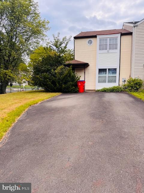 632 Longfellow Ct Property Photo 2