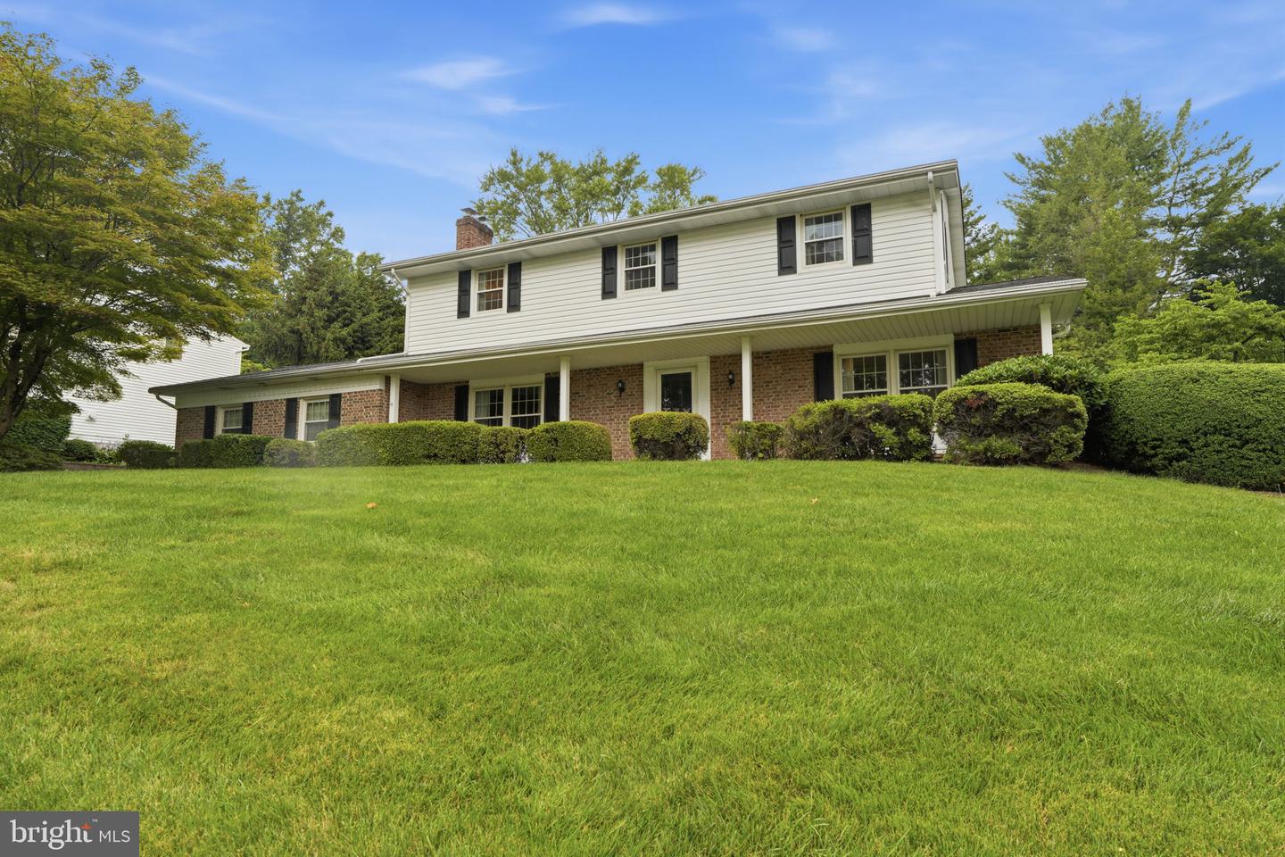 1111 University Dr Property Photo 1