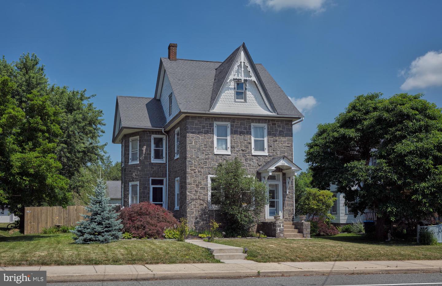 111 E BROAD ST
