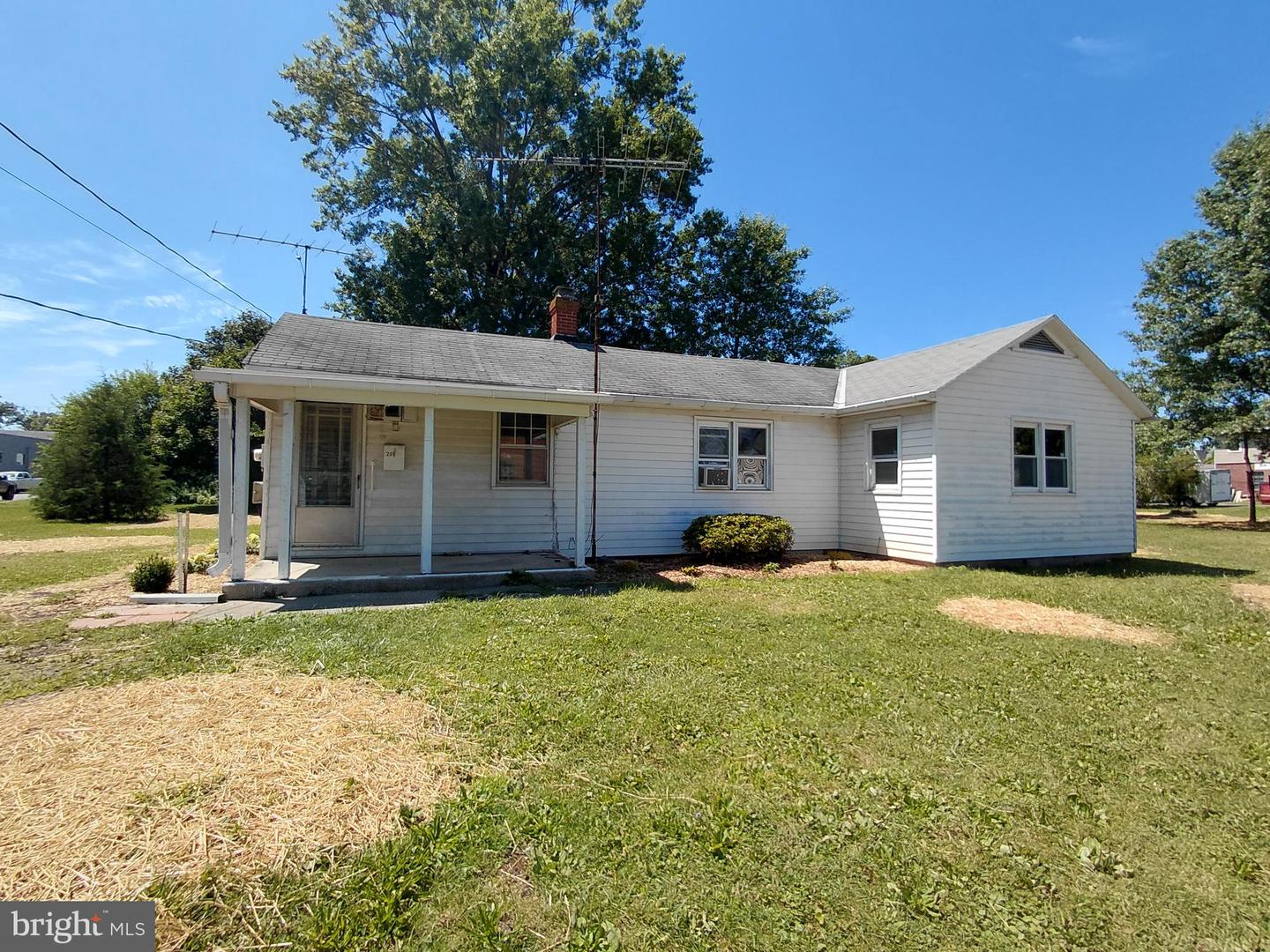 205 E Mill St Property Photo 2