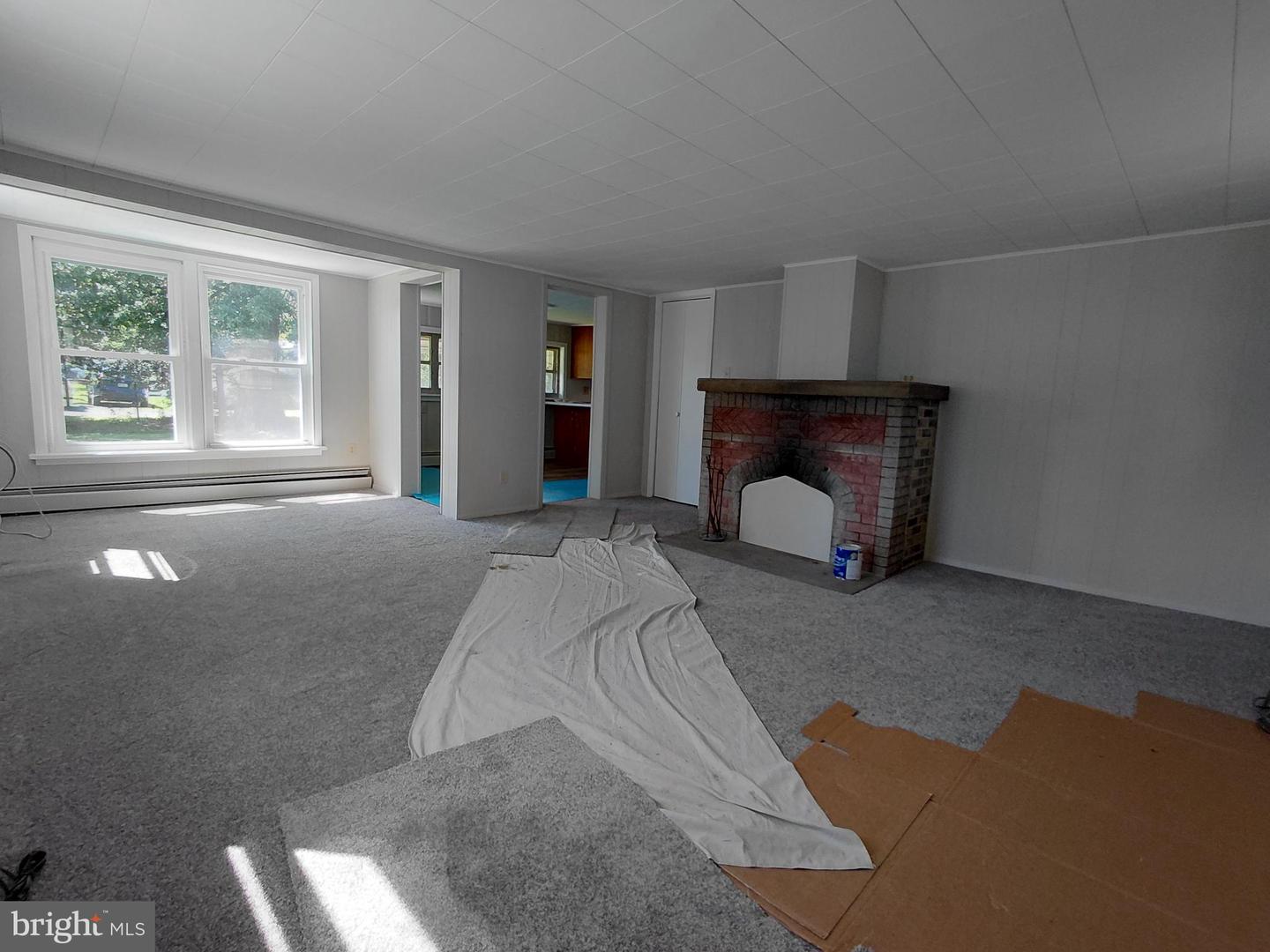 205 E Mill St Property Photo 7