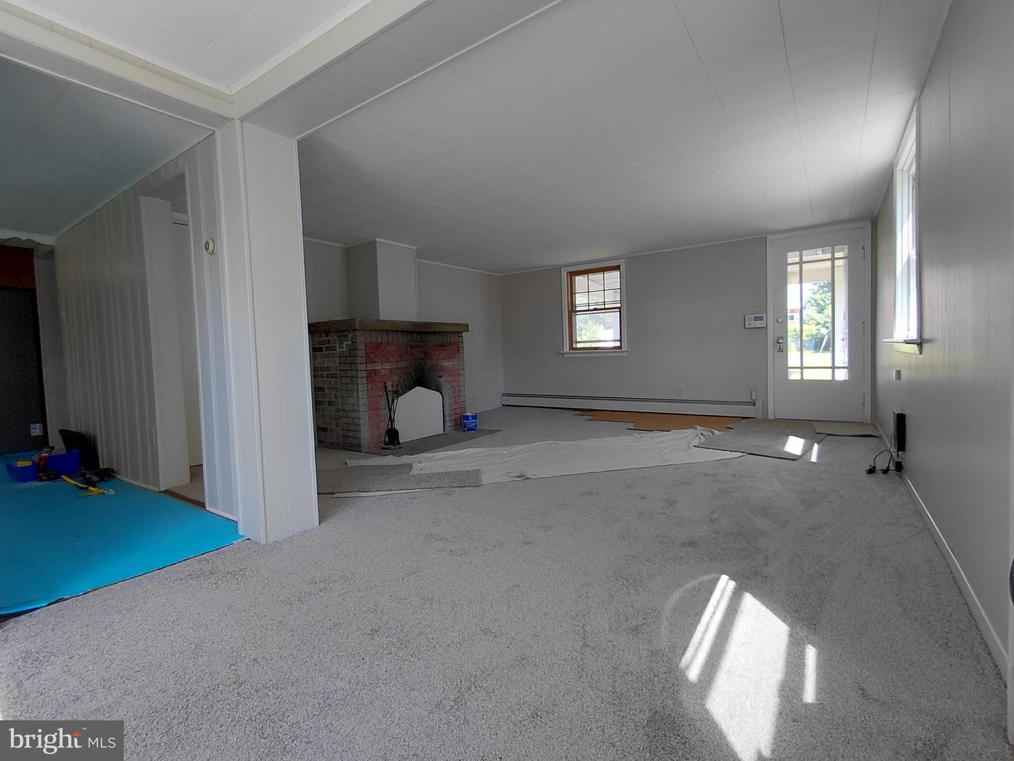 205 E Mill St Property Photo 8