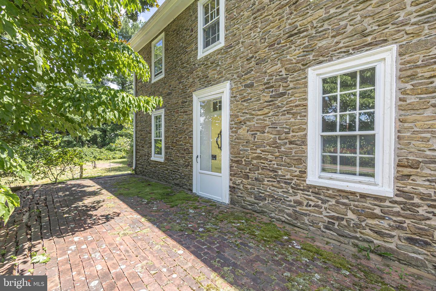 222 Aqueduct Rd Property Photo 10