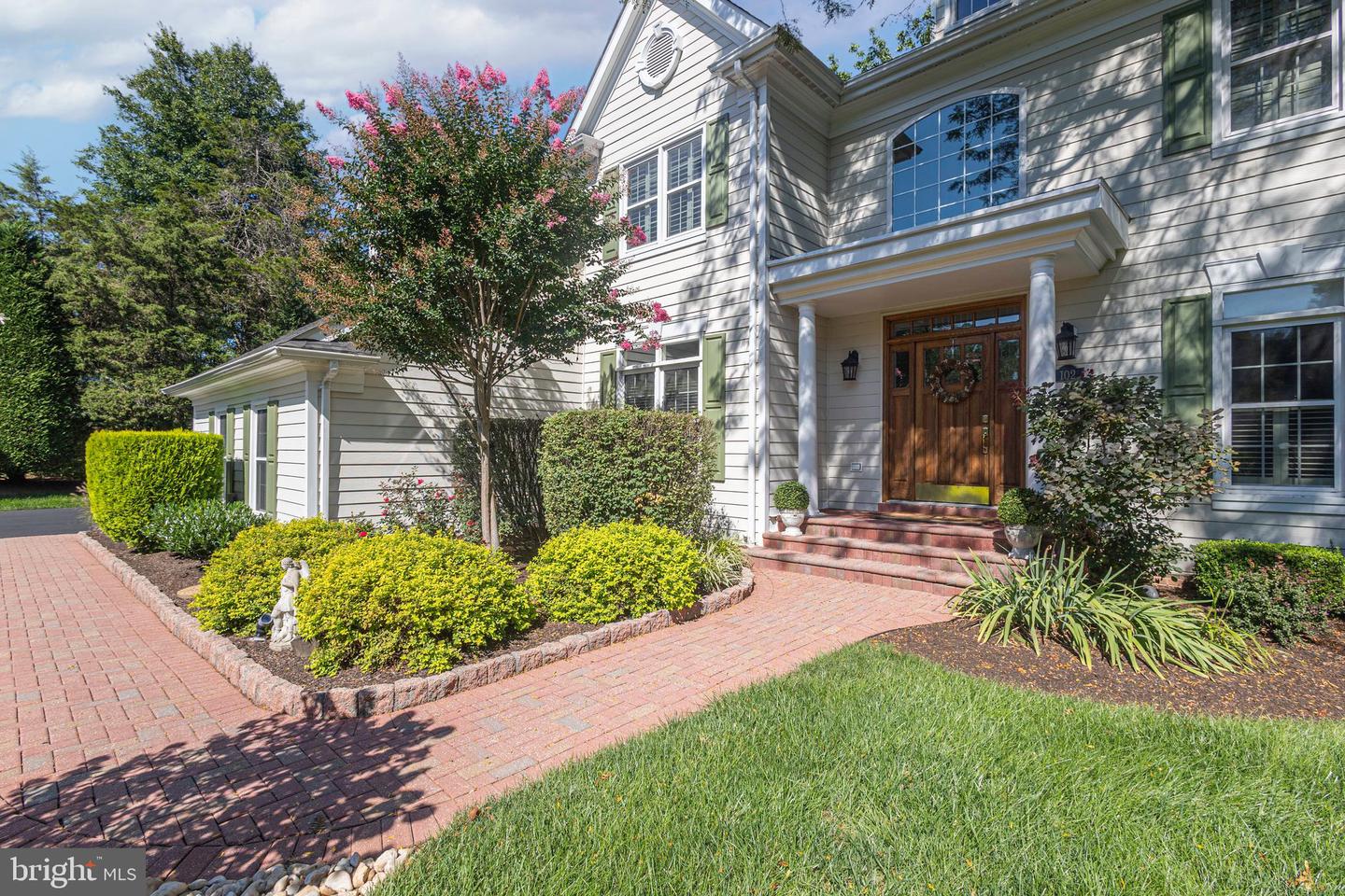 102 Saint Andrews Pl #e Property Photo 4