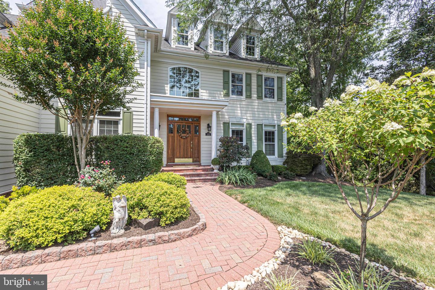 102 Saint Andrews Pl #e Property Photo 6