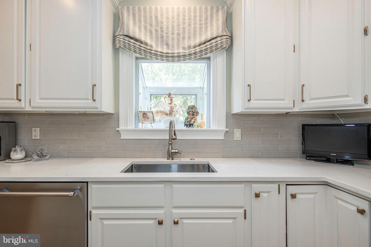 102 Saint Andrews Pl #e Property Photo 37