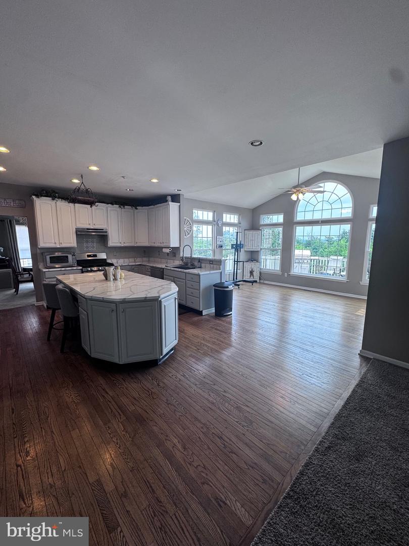 407 Winding Ln Property Photo 8