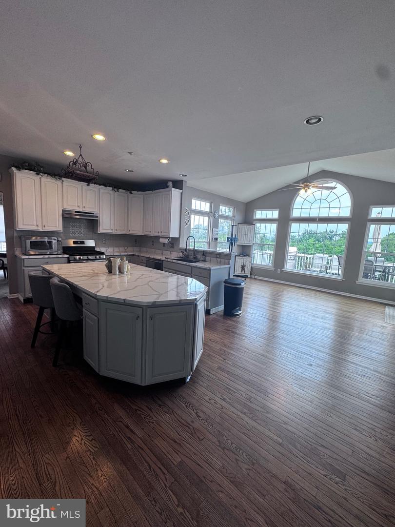 407 Winding Ln Property Photo 9