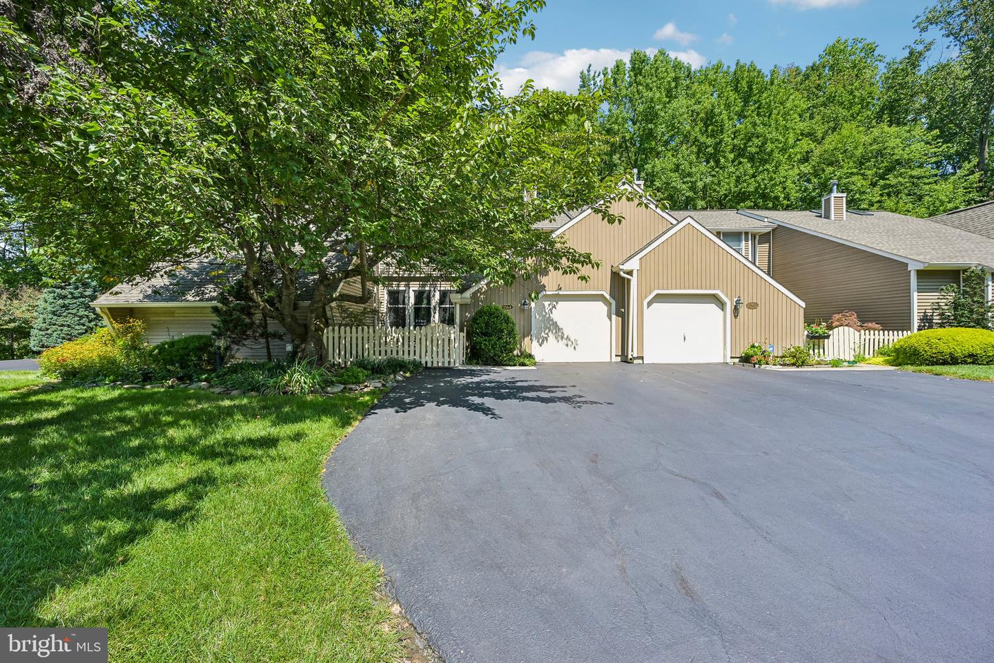 1564 Applewood Cir Property Photo 1