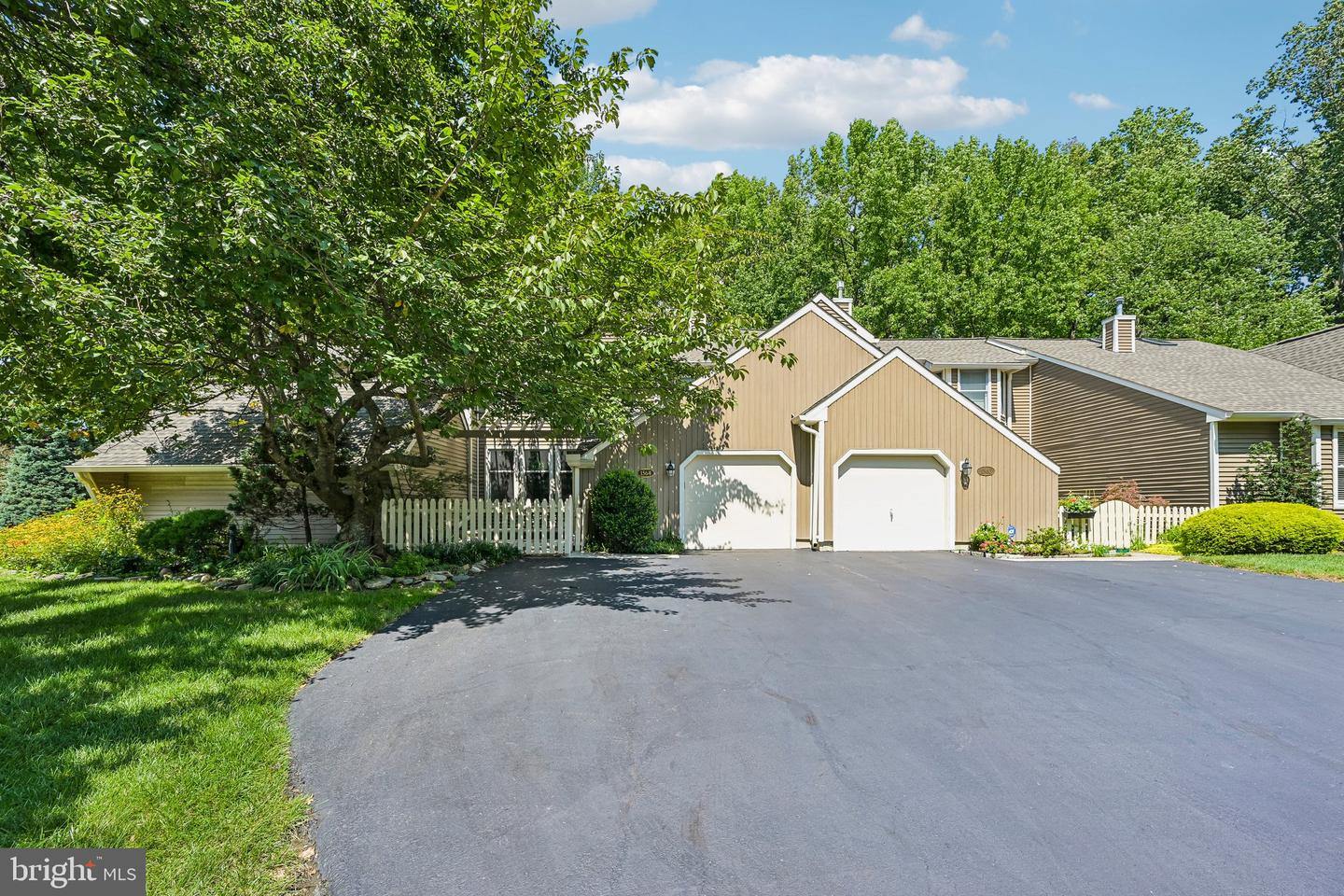 1564 Applewood Cir Property Photo 2