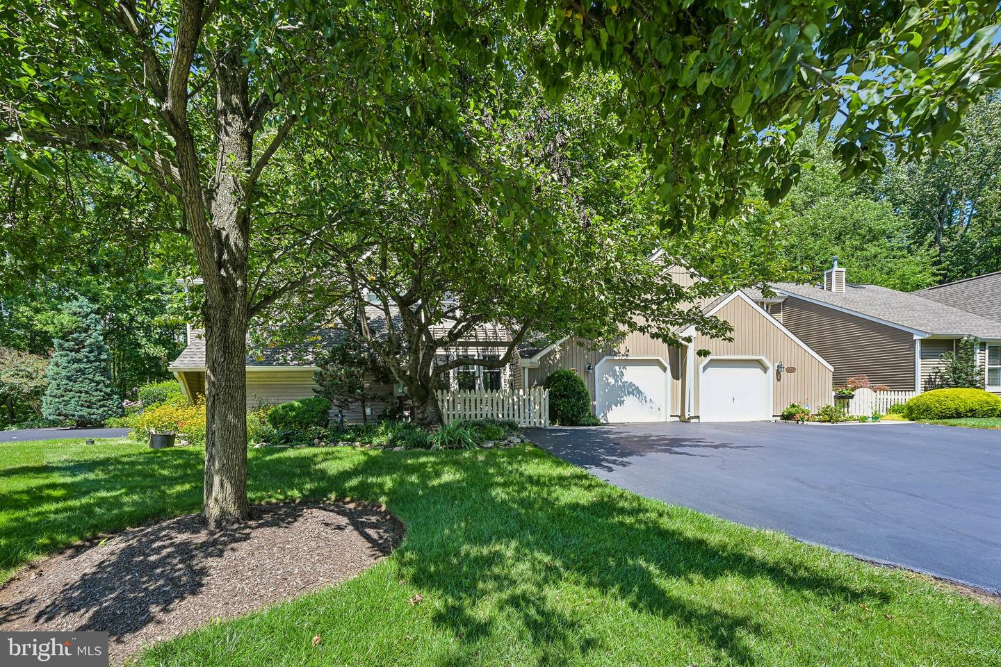 1564 Applewood Cir Property Photo 3