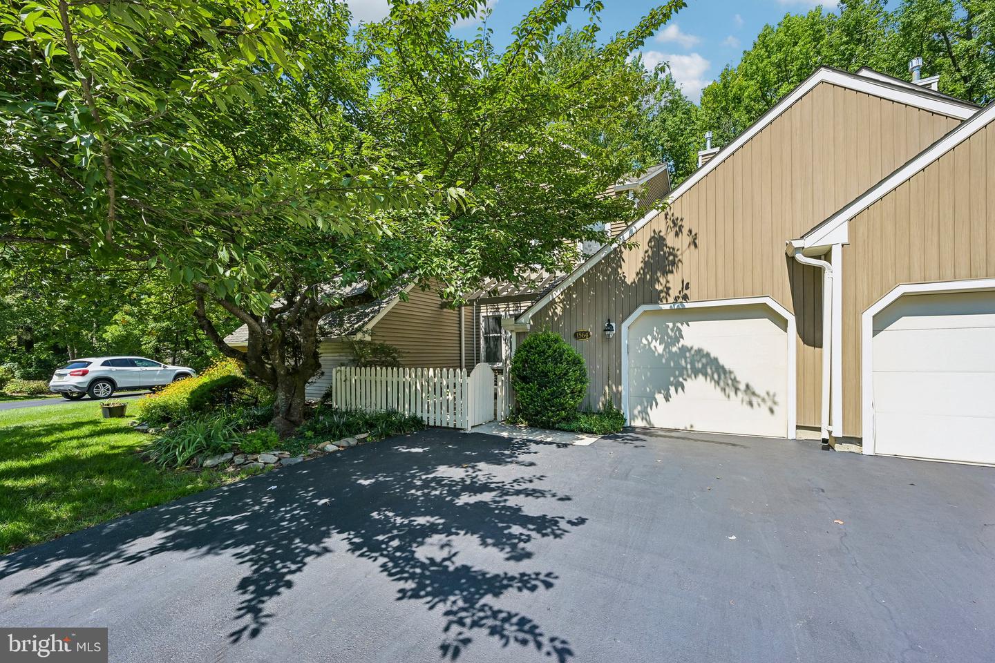 1564 Applewood Cir Property Photo 4