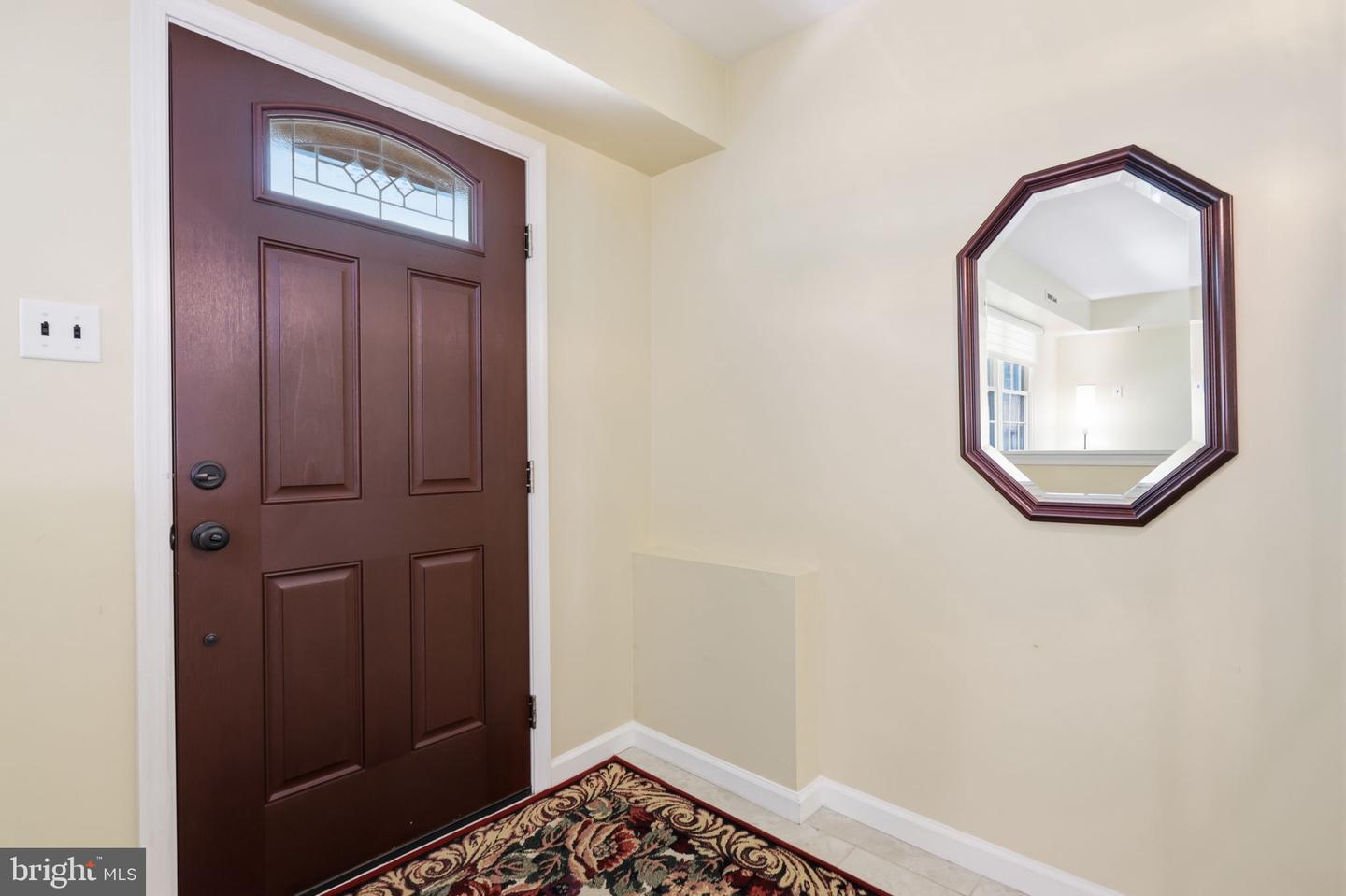 572 Sterling St Property Photo 6