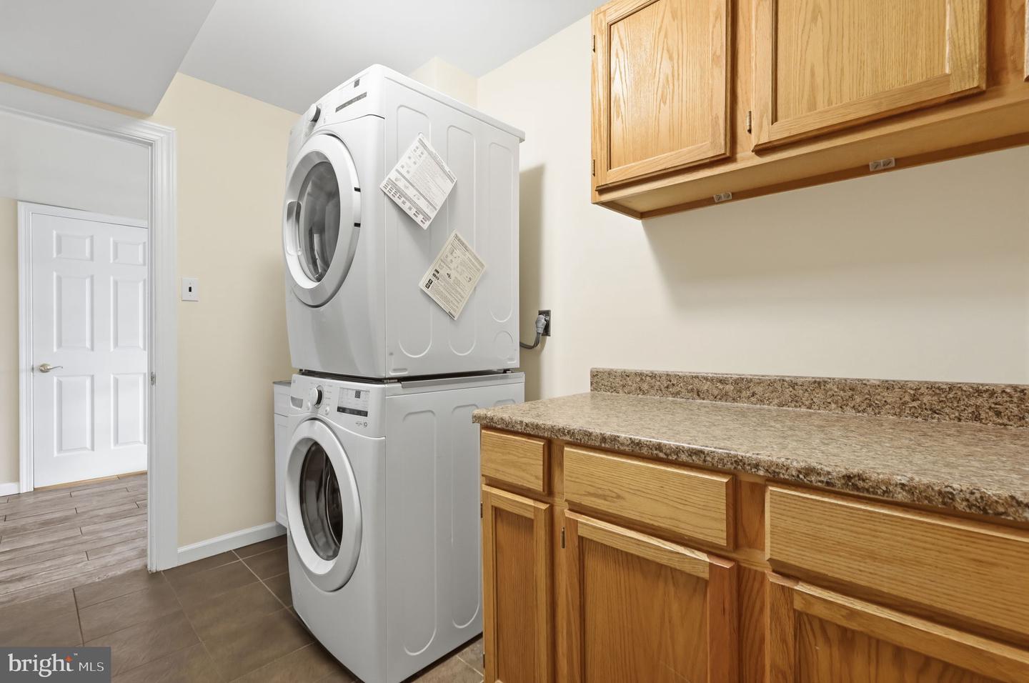 572 Sterling St Property Photo 11