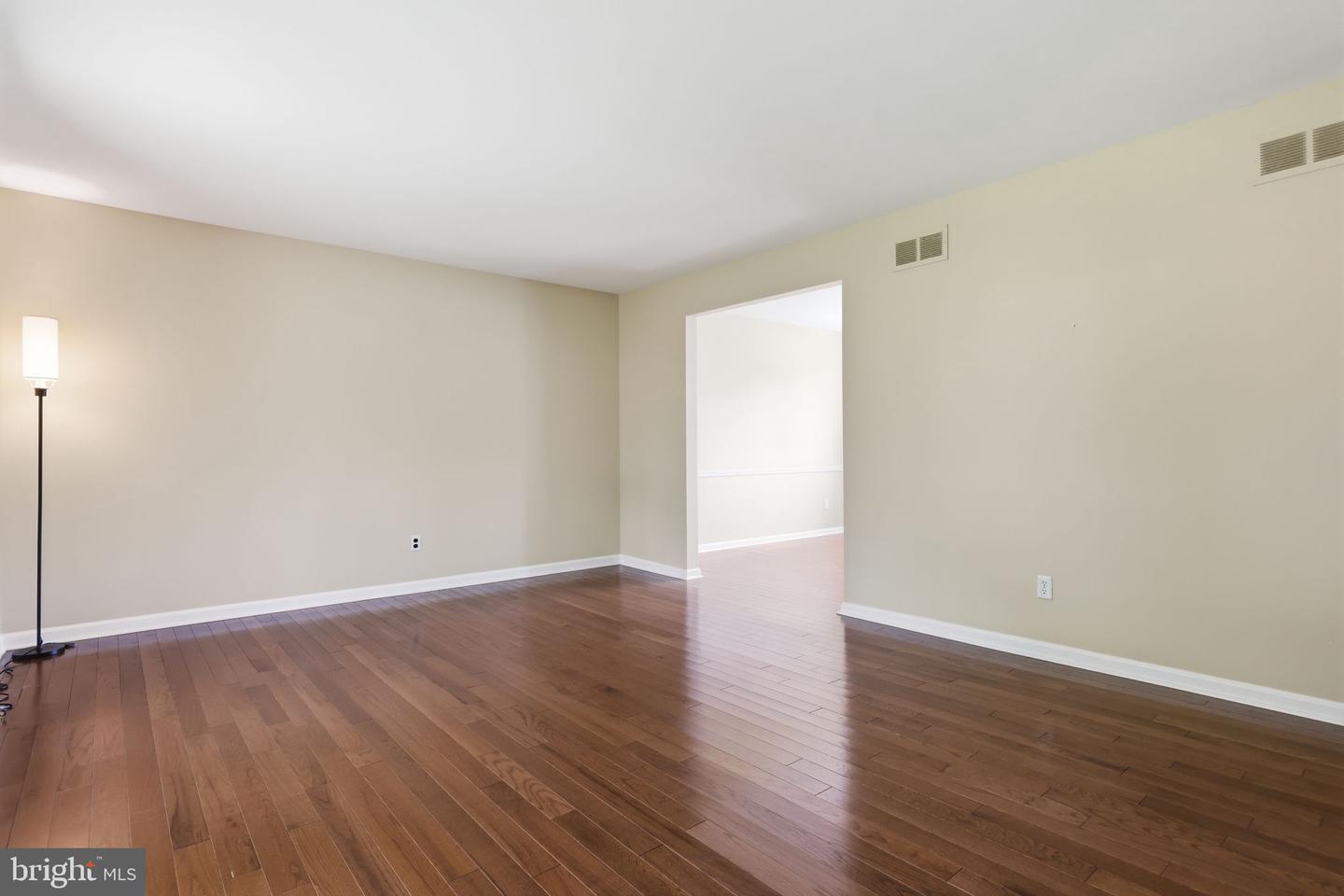 572 Sterling St Property Photo 16