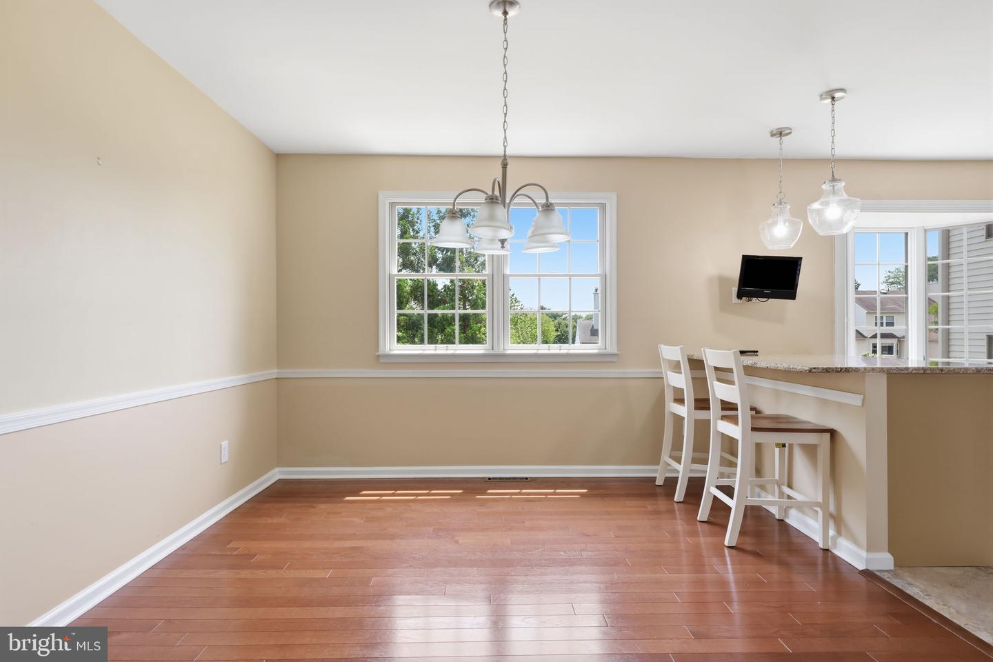 572 Sterling St Property Photo 19