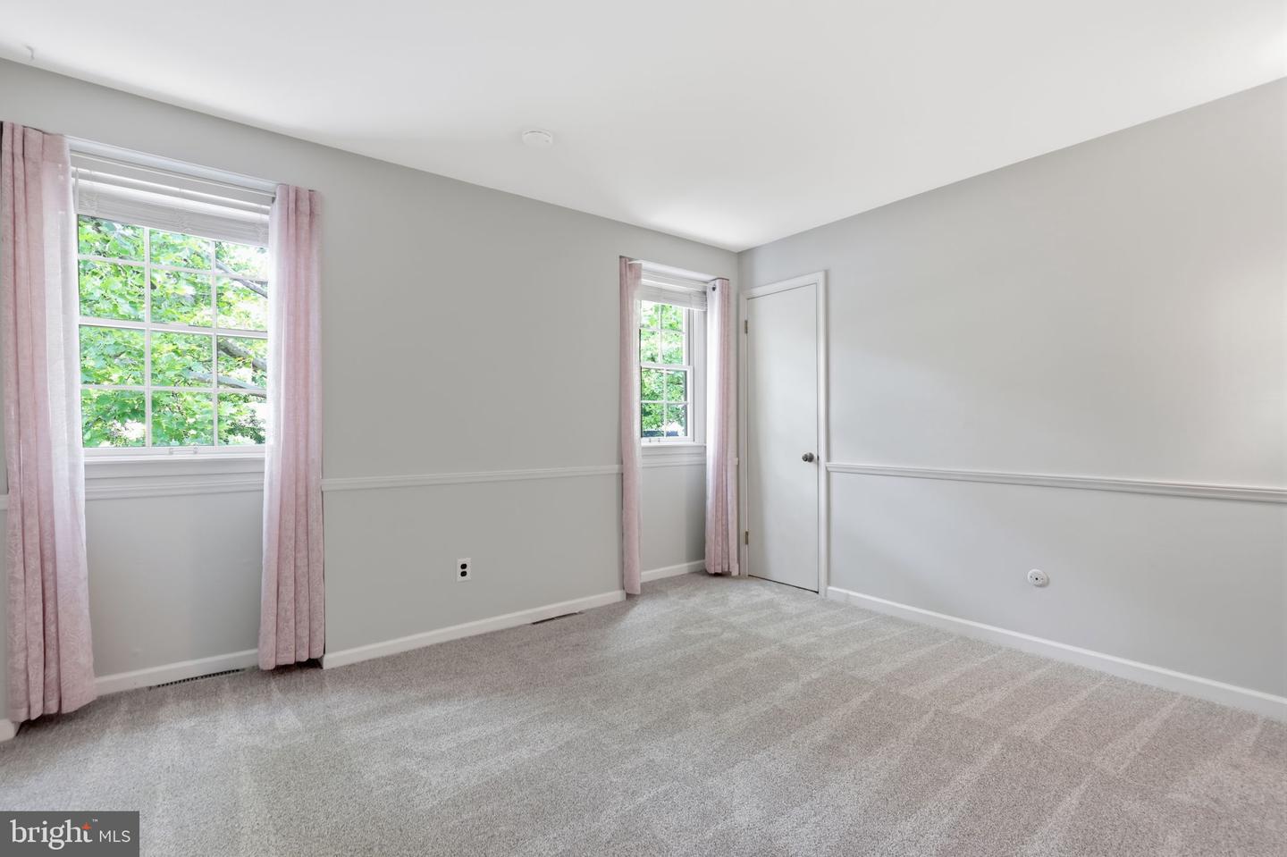 572 Sterling St Property Photo 25