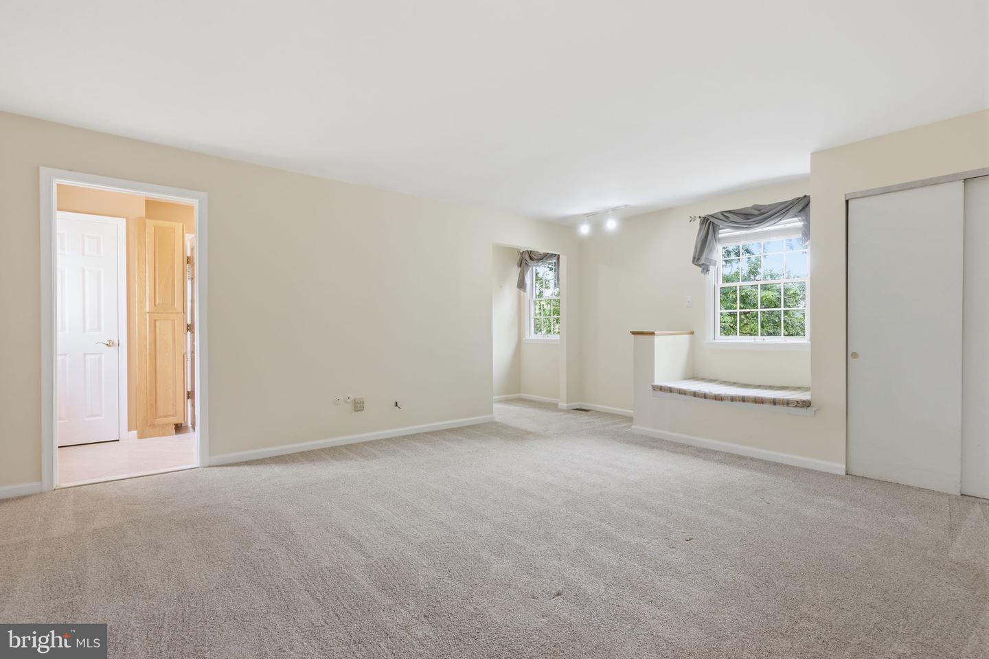 572 Sterling St Property Photo 30