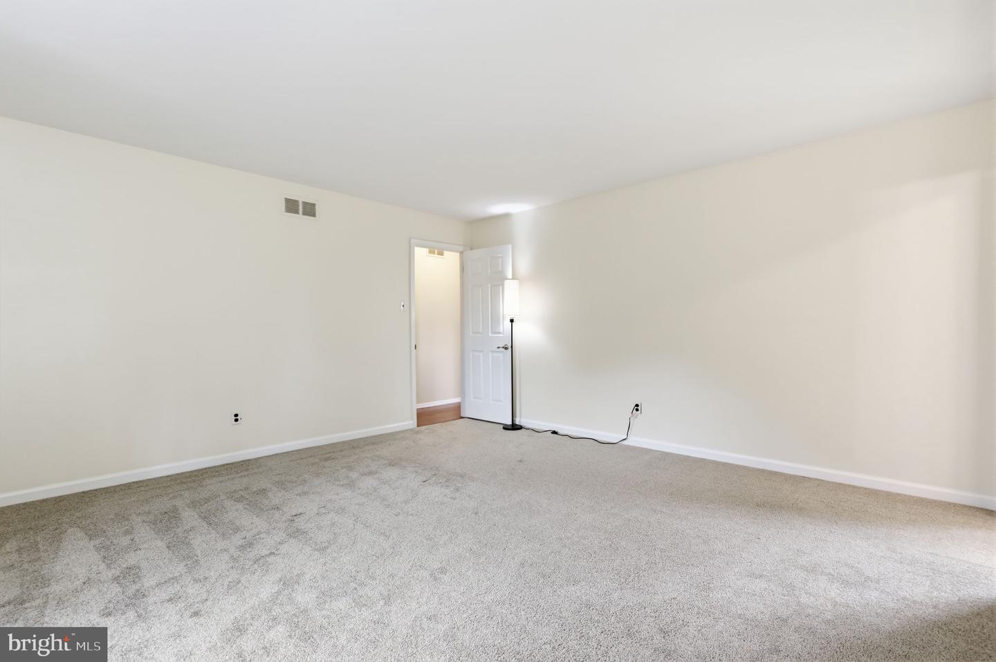572 Sterling St Property Photo 31