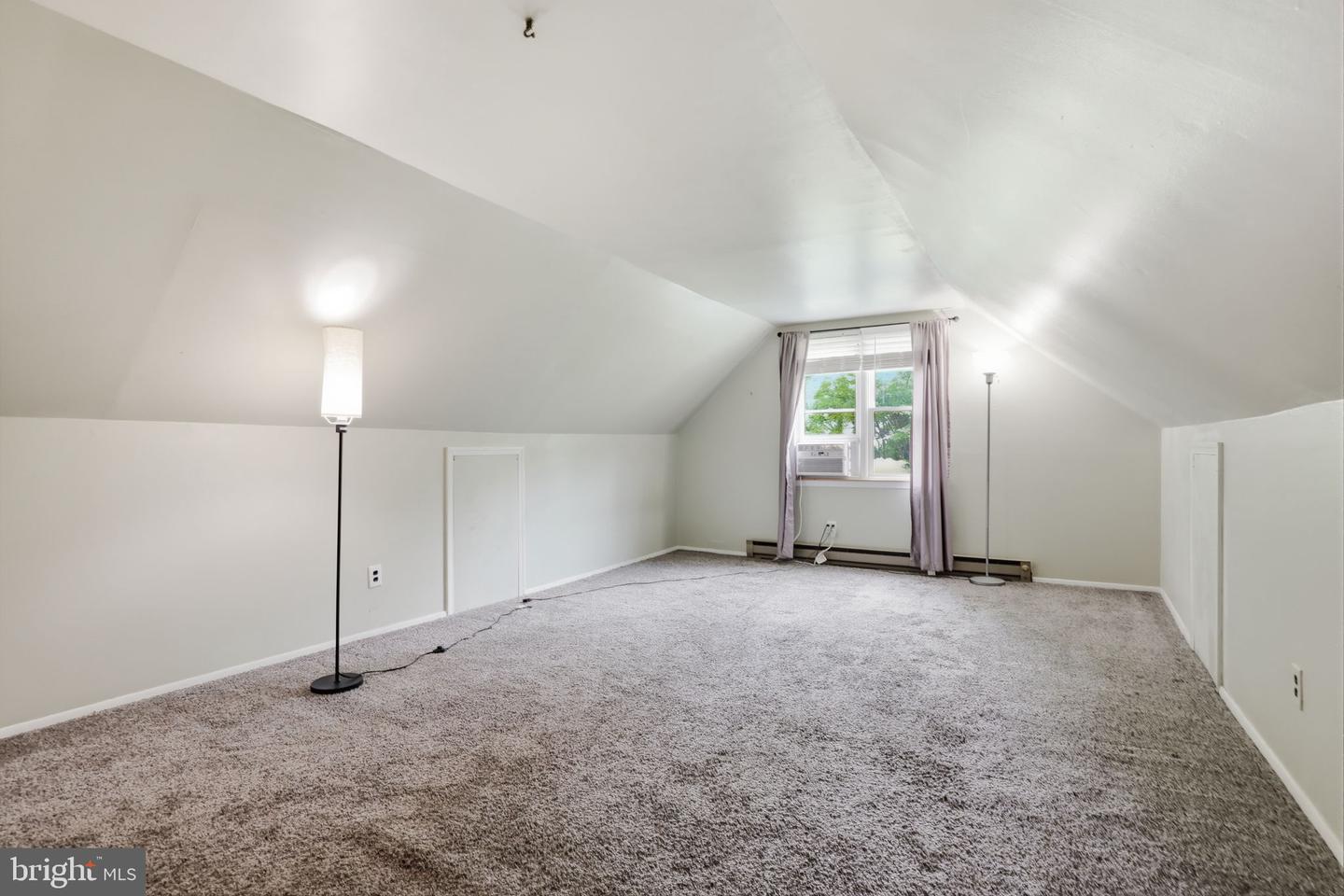 572 Sterling St Property Photo 37