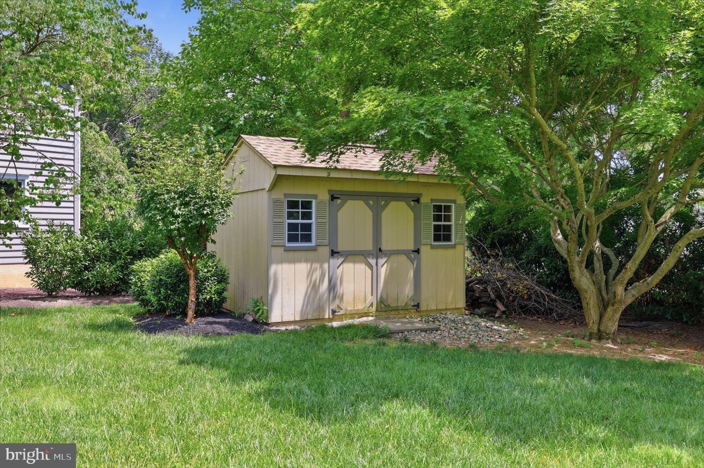 572 Sterling St Property Photo 42