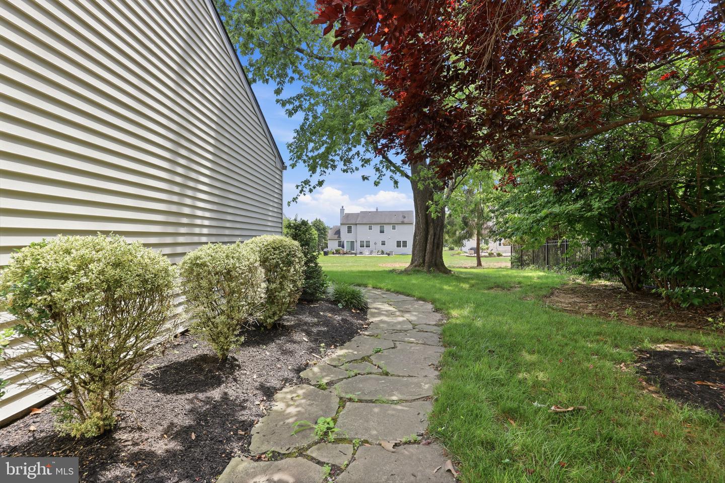 572 Sterling St Property Photo 45