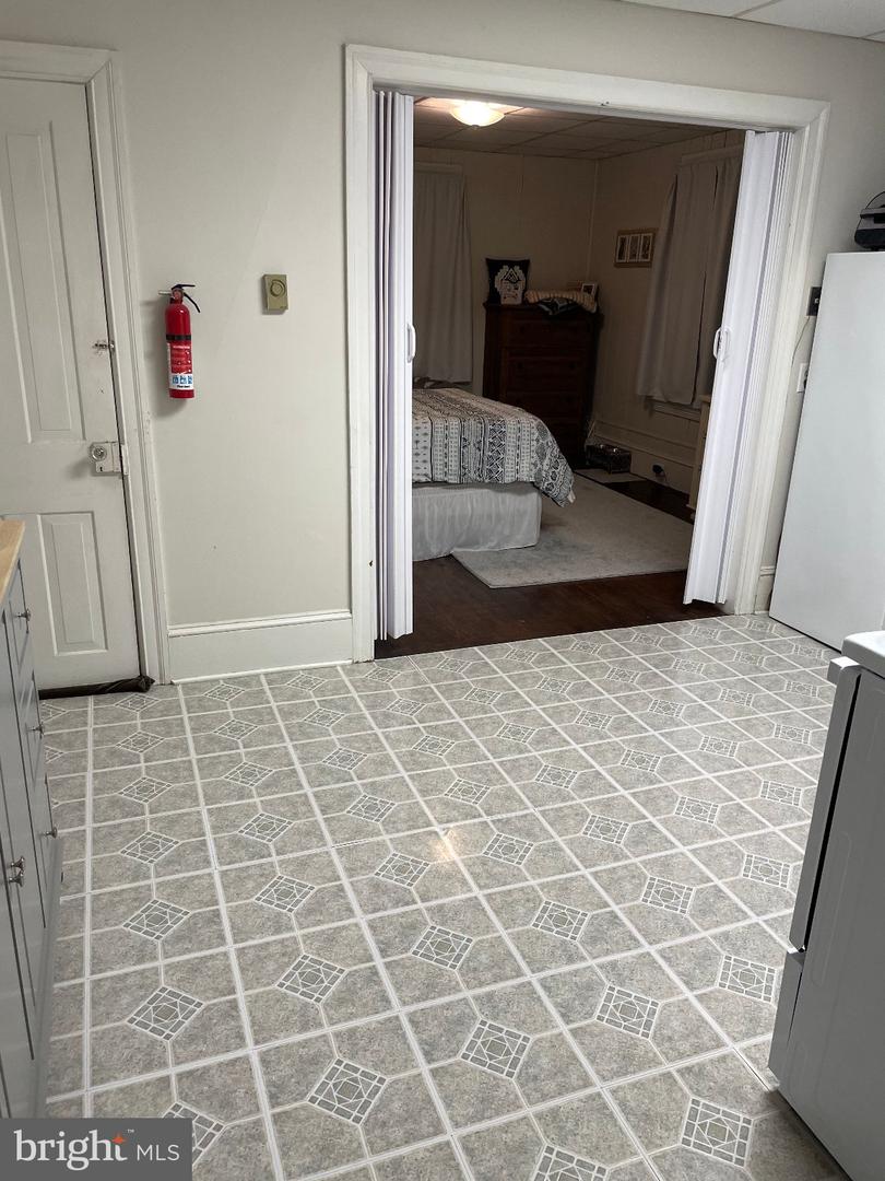 534 W Broad St Property Photo 18
