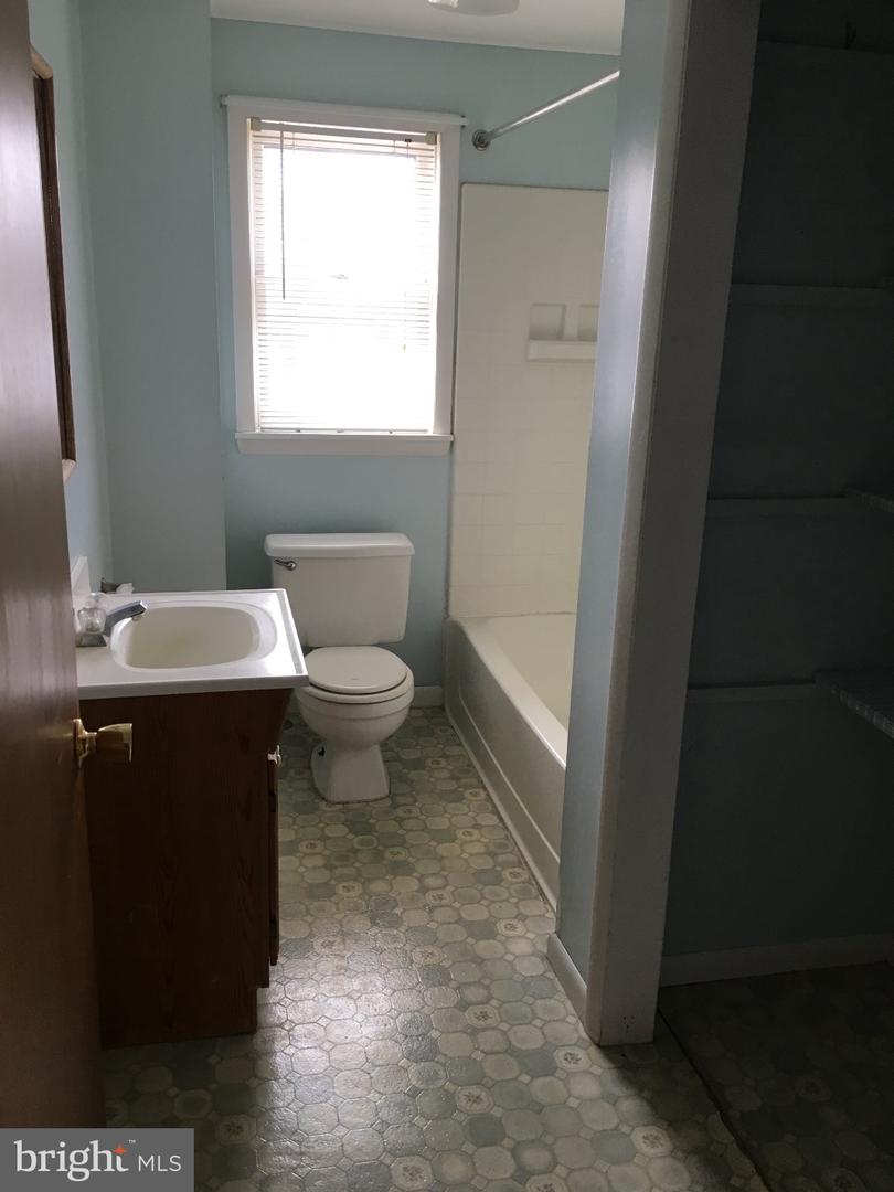 534 W Broad St Property Photo 27