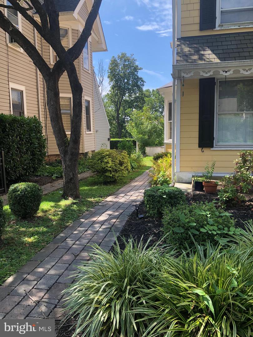 156 Green St Property Photo 4