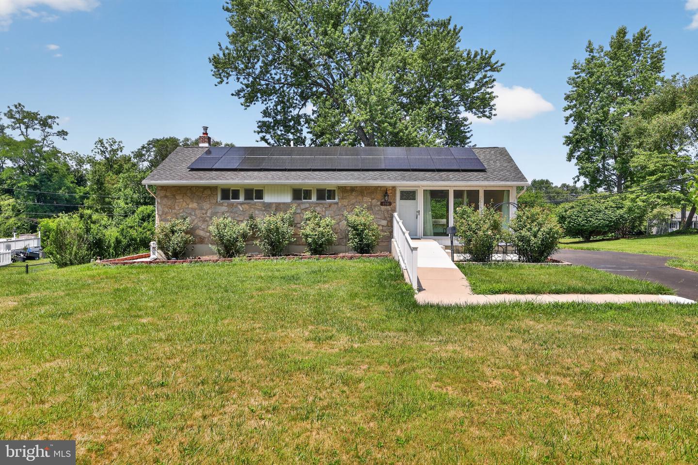 130 Acorn Dr Property Photo 1
