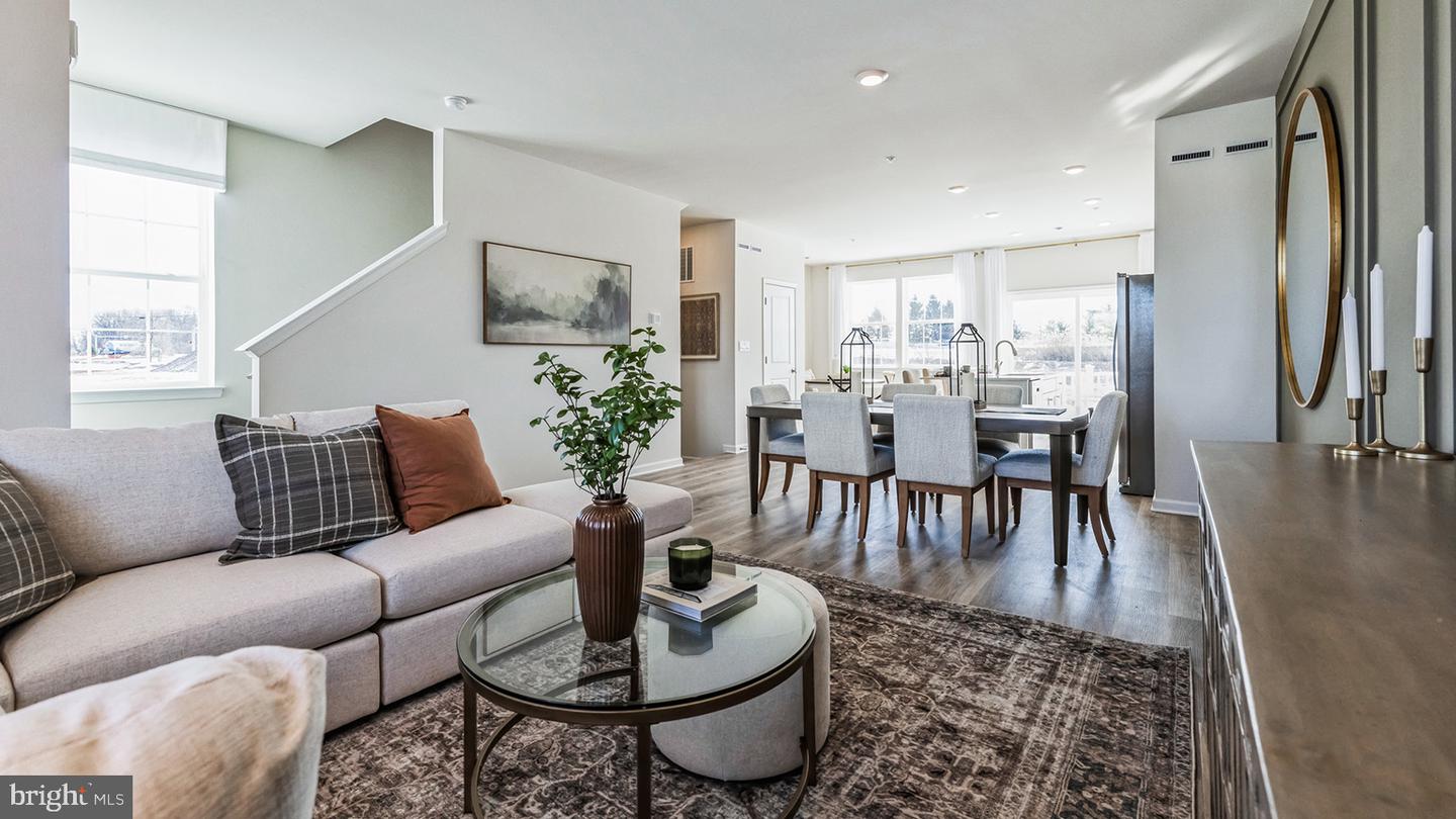 332 Lantern Court Property Photo 1