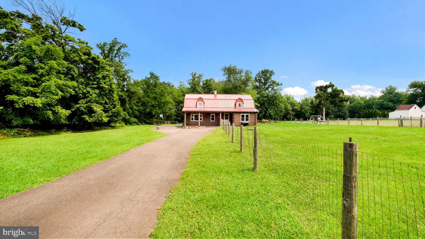 1203 W Bristol Property Photo 3