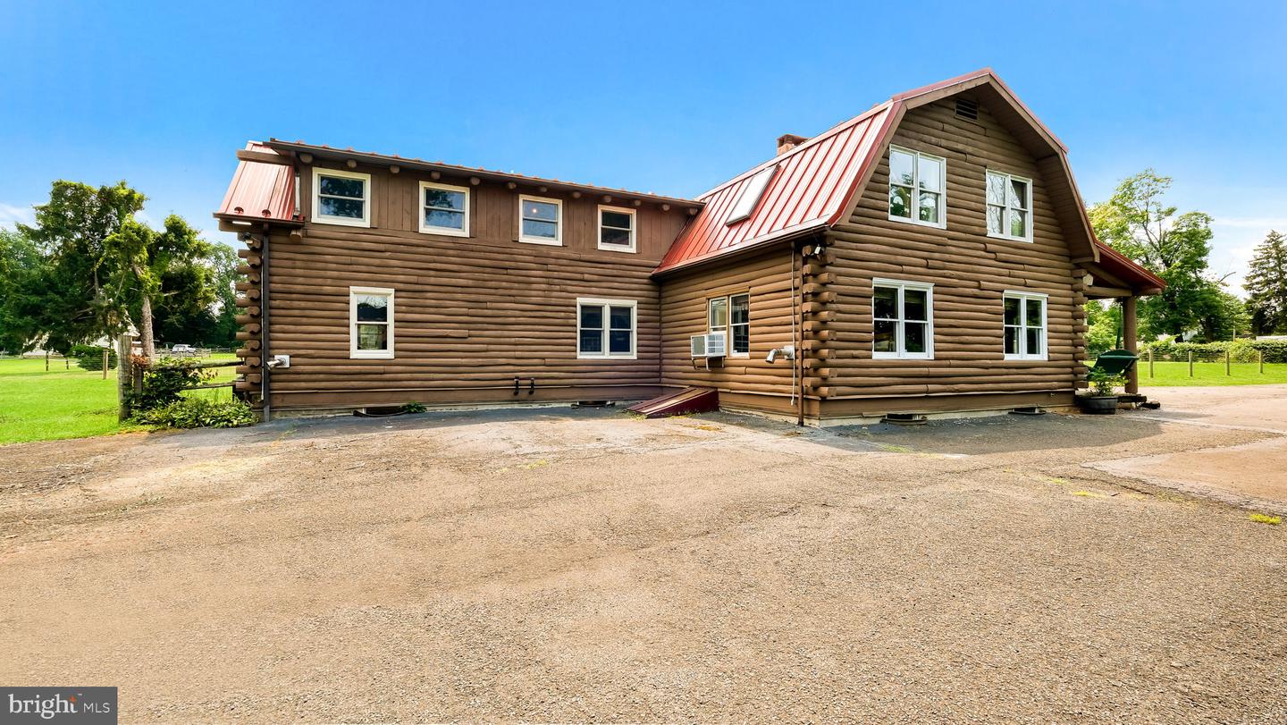 1203 W Bristol Property Photo 6