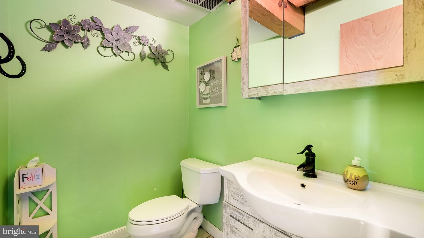 1203 W Bristol Property Photo 17