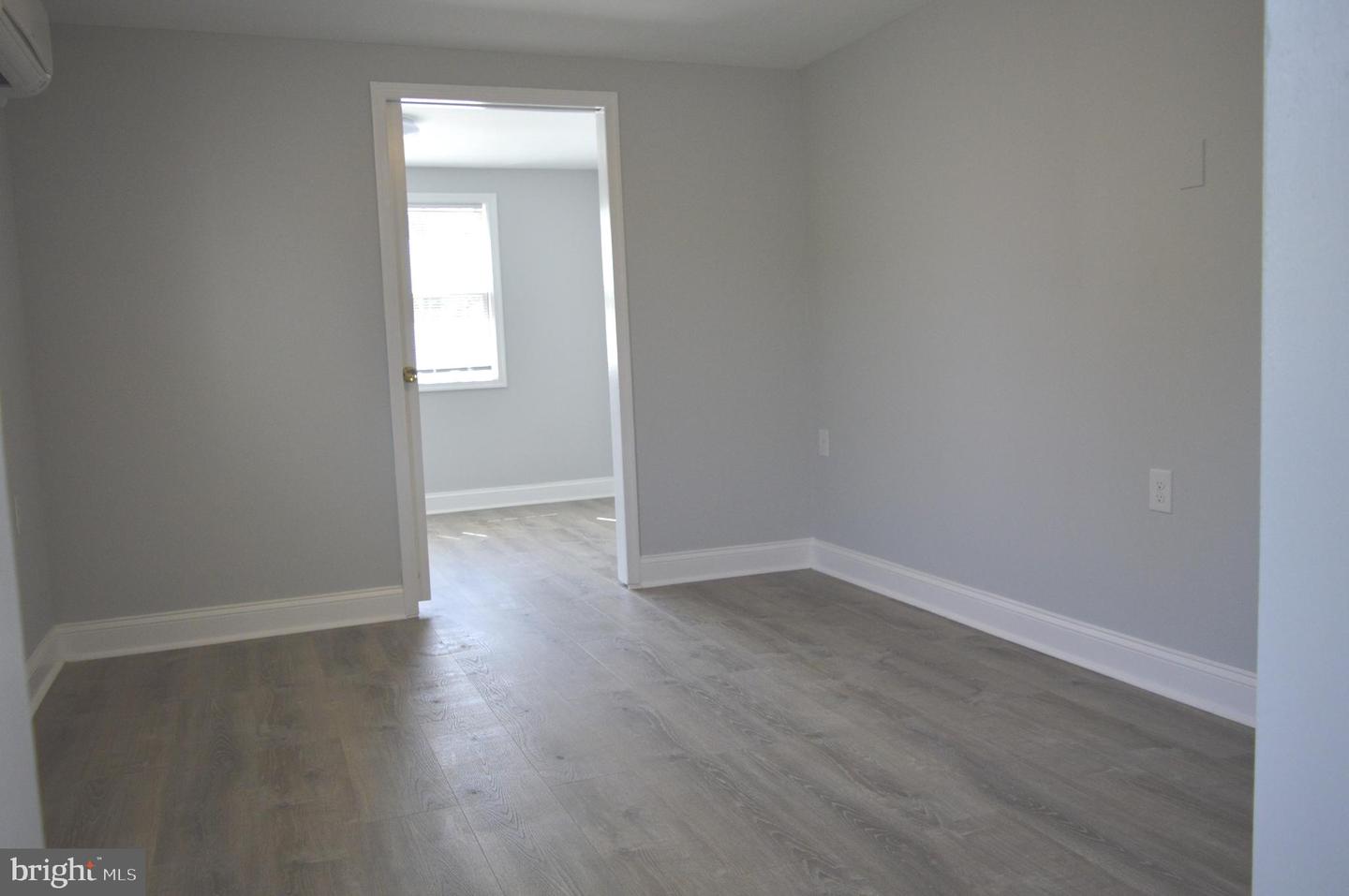118 E Maple Ave #2r Property Photo 6