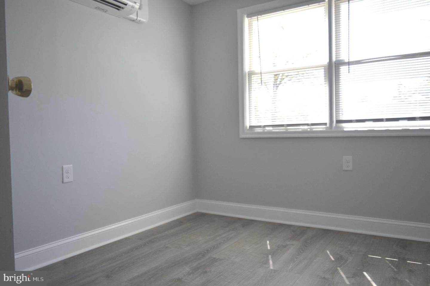 118 E Maple Ave #2r Property Photo 7