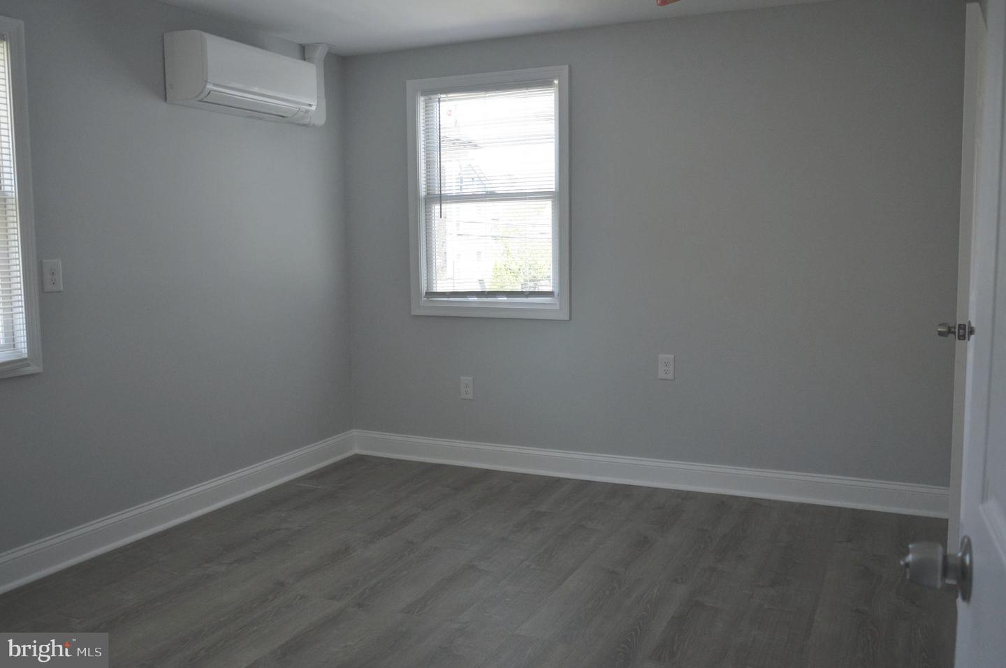 118 E Maple Ave #2r Property Photo 8