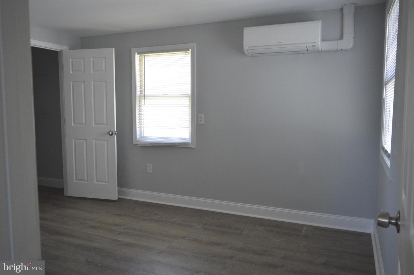 118 E Maple Ave #2r Property Photo 9
