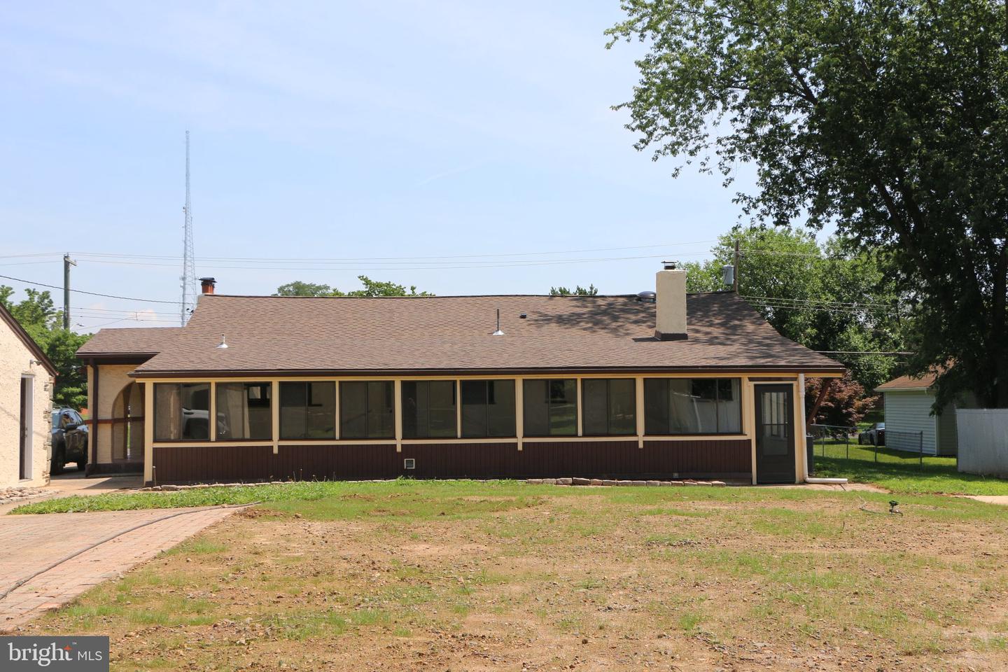 454 Dunksferry Rd Property Photo 2