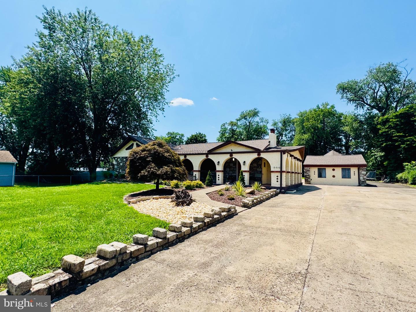 454 Dunksferry Rd Property Photo 12