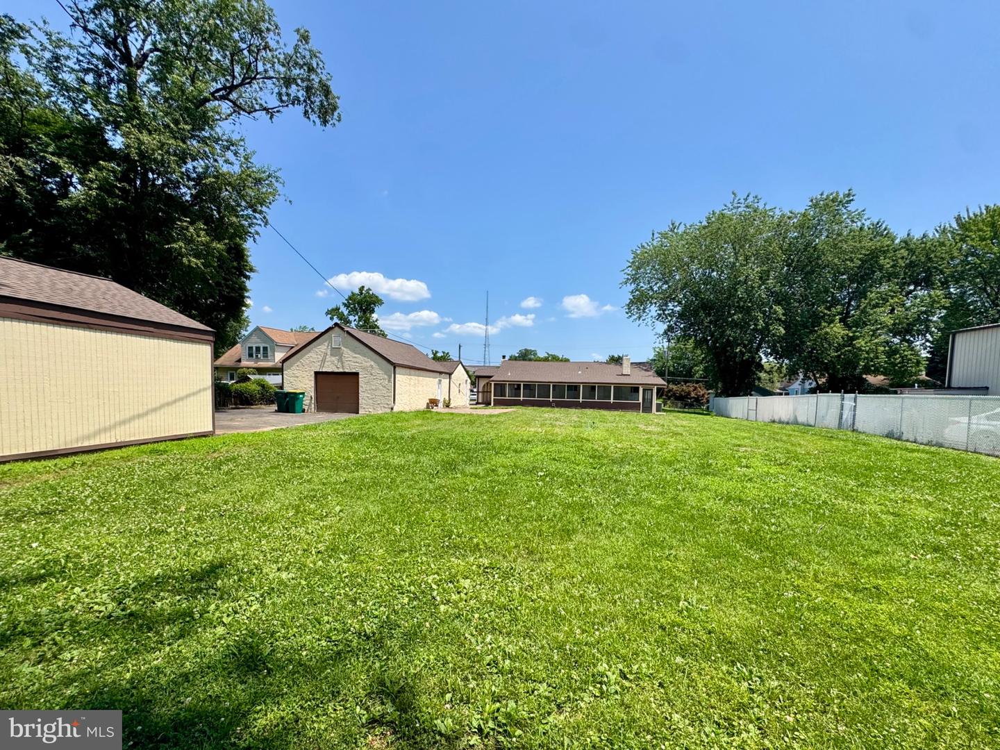 454 Dunksferry Rd Property Photo 13
