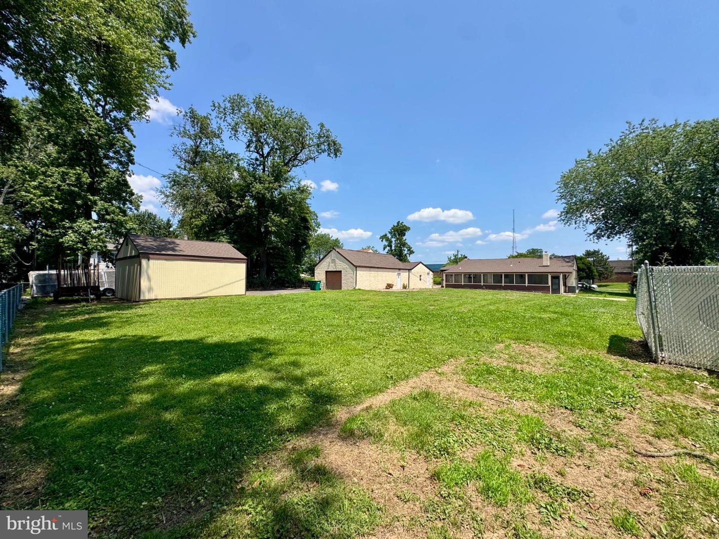 454 Dunksferry Rd Property Photo 14