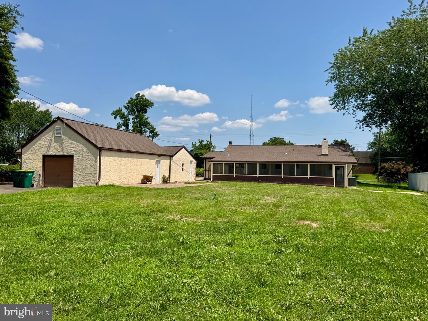454 Dunksferry Rd Property Photo 15