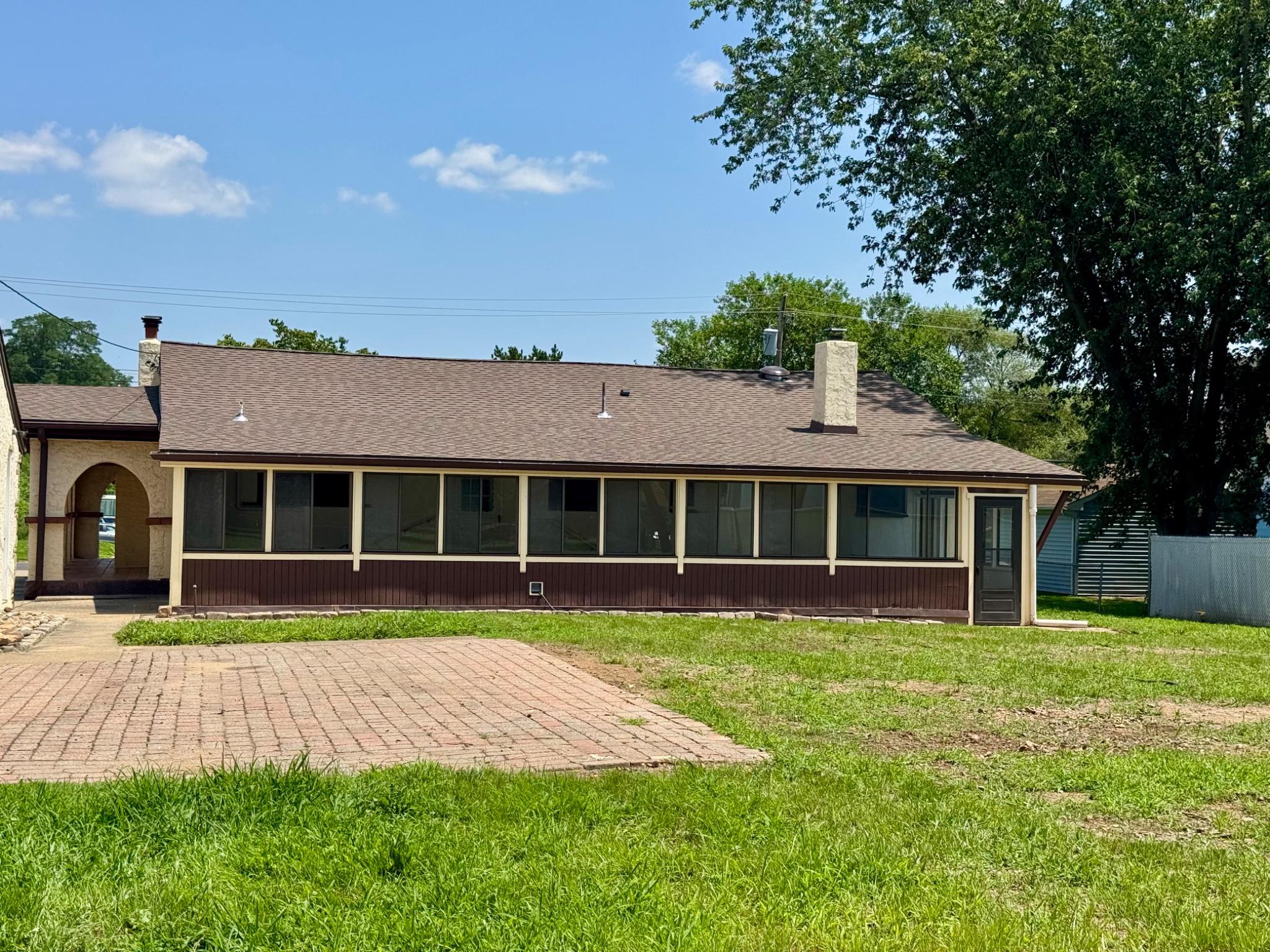 454 Dunksferry Rd Property Photo 17