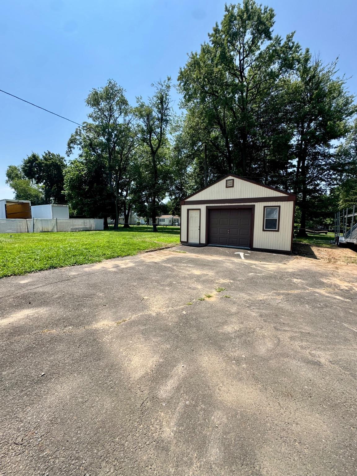 454 Dunksferry Rd Property Photo 18