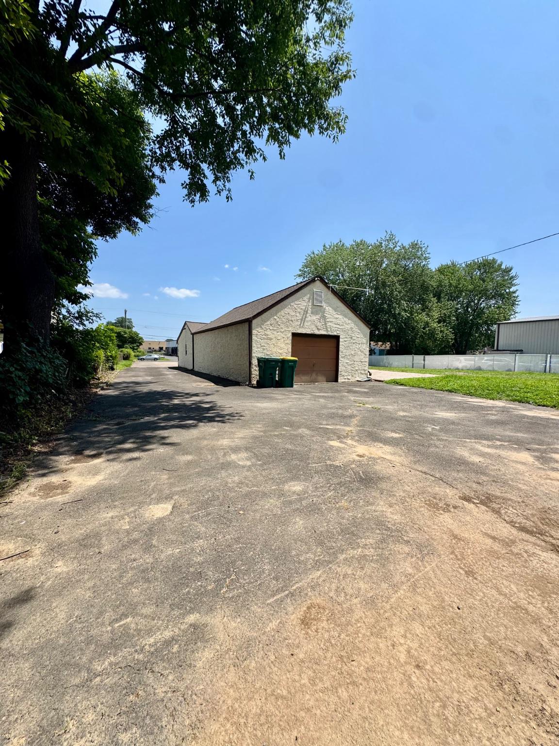 454 Dunksferry Rd Property Photo 19