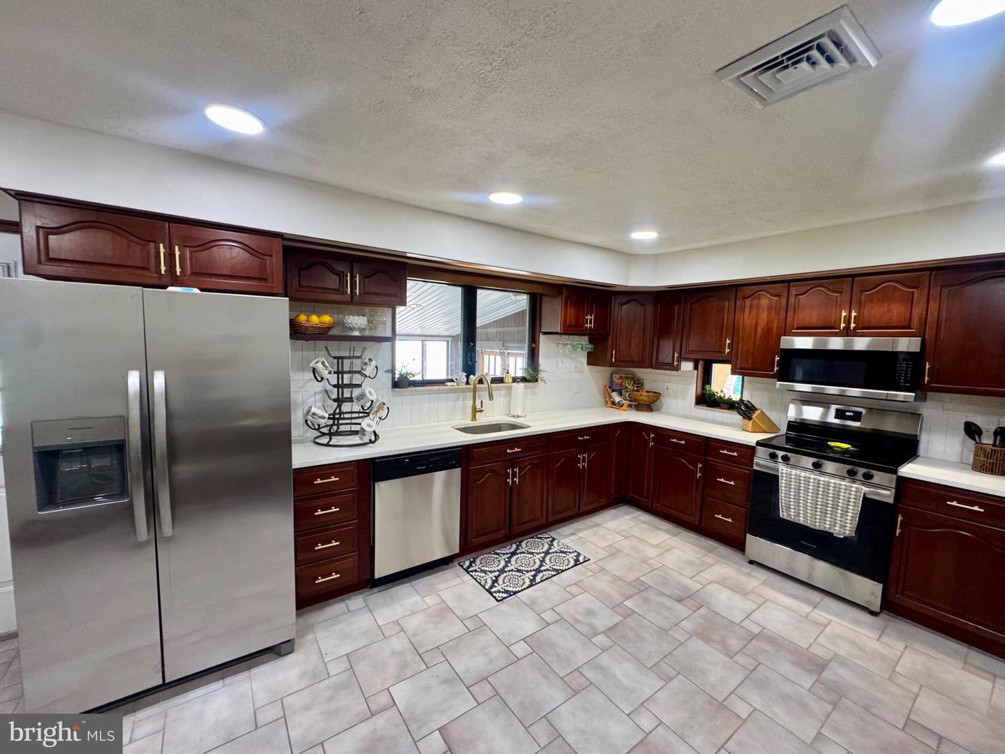 454 Dunksferry Rd Property Photo 31